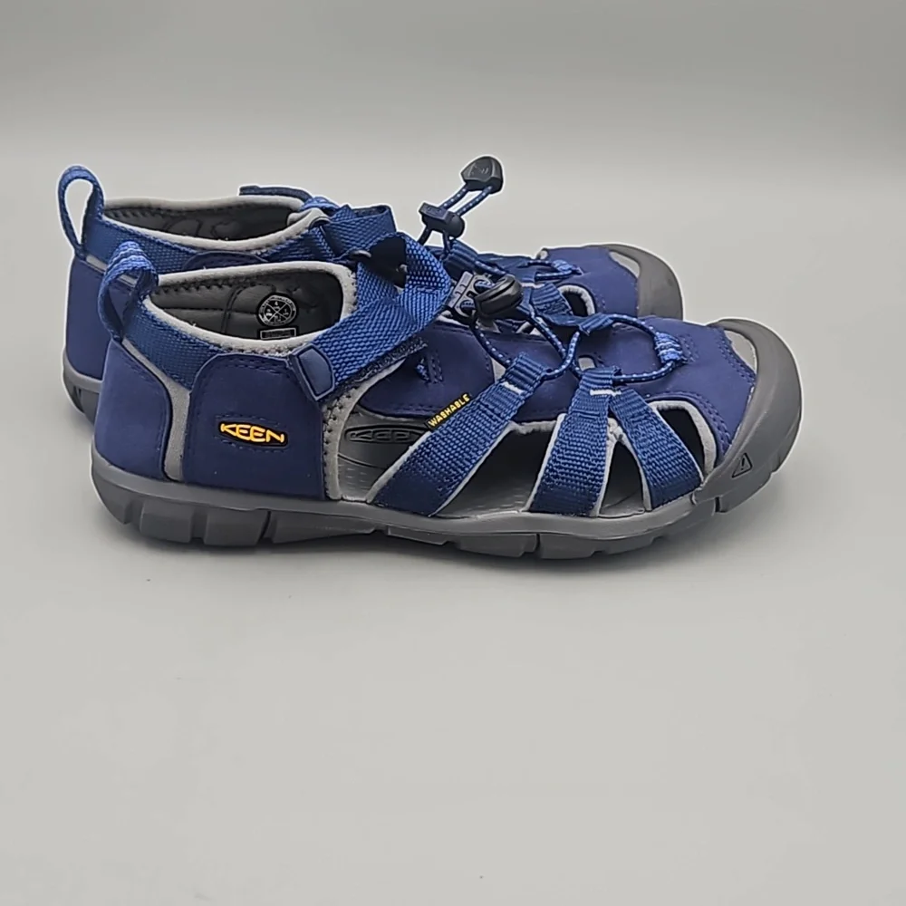 Keen Sandals Kid size 4 blue hiking sandals